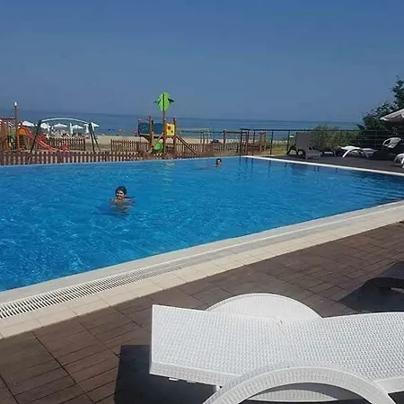 Апартамент On The Seaside Обзор