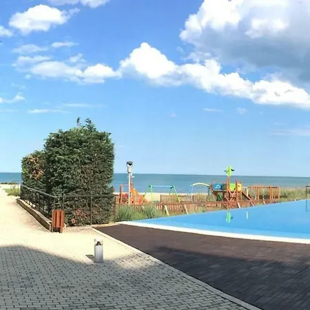 On The Seaside Обзор