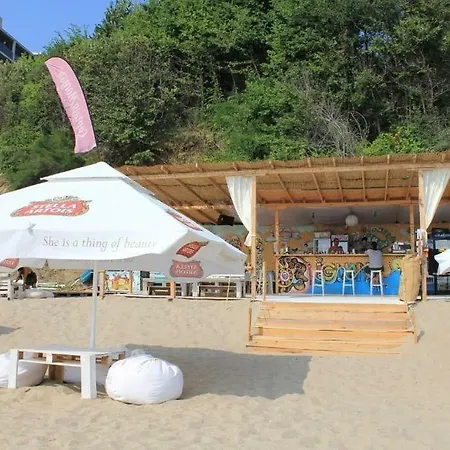 Апартамент On The Seaside Обзор