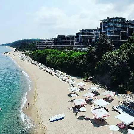 Апартамент On The Seaside Обзор