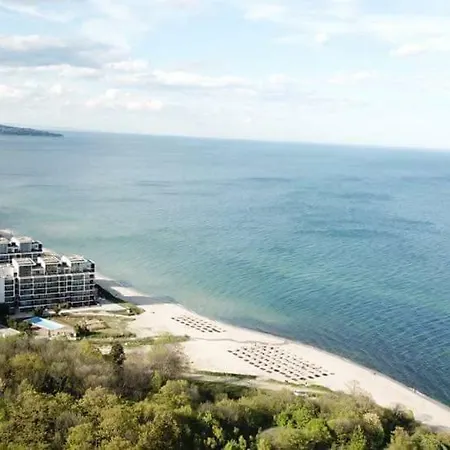 On The Seaside Обзор