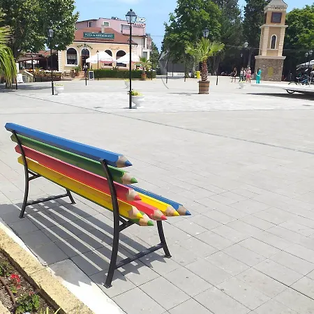 On The Seaside Обзор