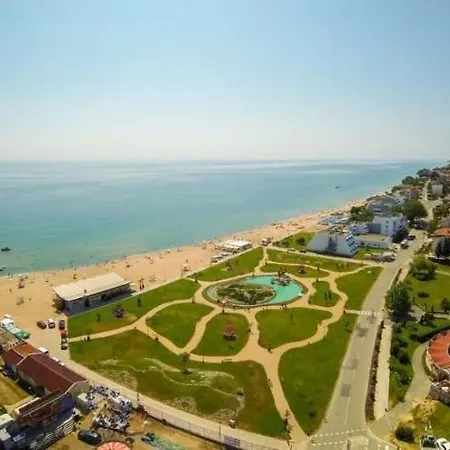 On The Seaside Обзор